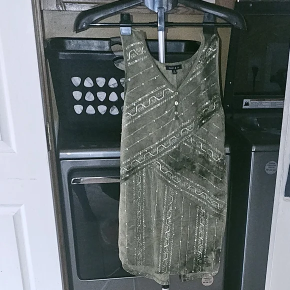 Sami & jo sz medium sleeveless blouse. Olive green acid wash look. - Picture 1 of 5